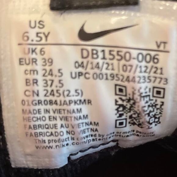 Nike Vapormax Sneaker - Size 6.5 Youth & Men / Size 8 Women’s - Picture 8 of 9